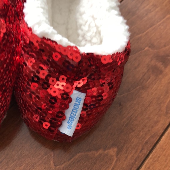 Red slippers! - Picture 2 of 3